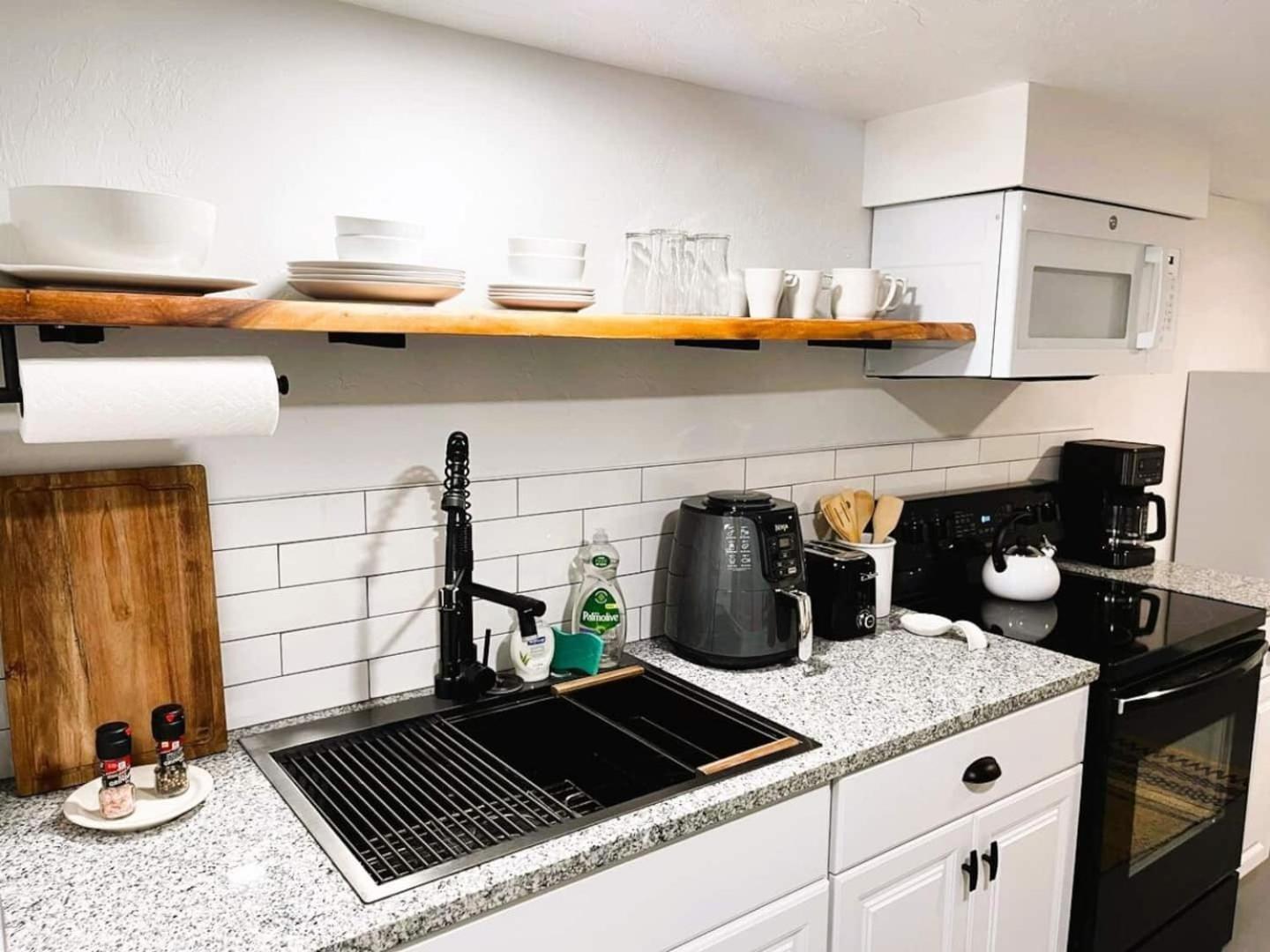 All-Inclusive Studio Near Okcs Best #C2 Oklahoma City Bagian luar foto